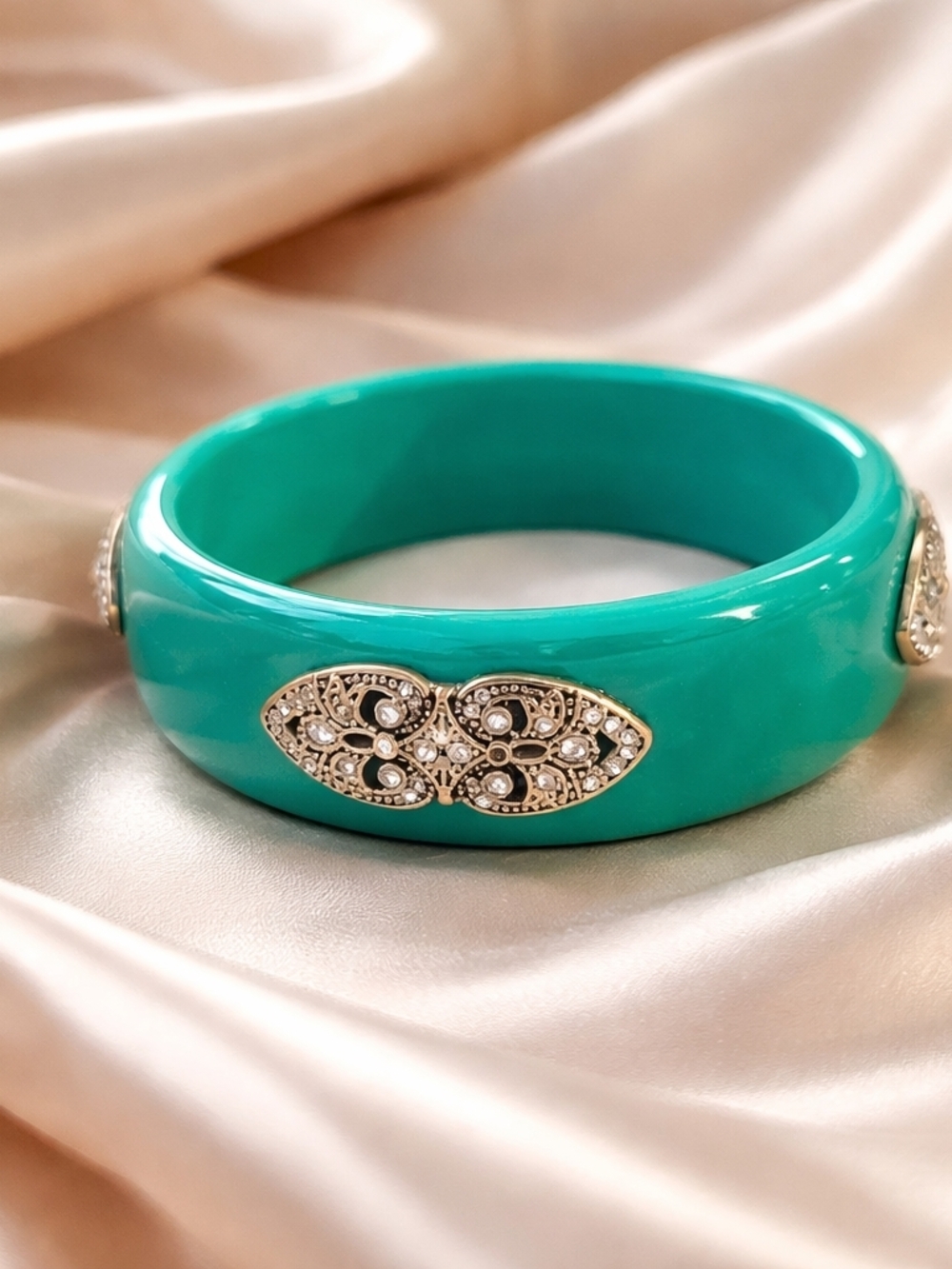 Premier Designs Jewelry Green Acrylic Crystals Chunky Gold BANGLE Bracelet - Picture 2 of 4